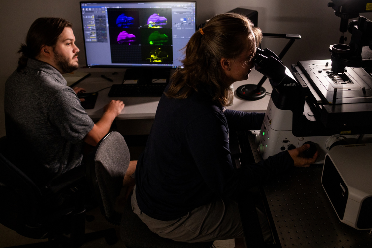 Maria Spletter in research lab